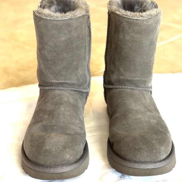 UGG Charcoal Shearling Boots - Picture 1 of 7